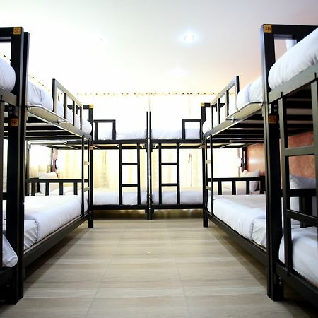 Thai Cat Hostel Bangkok Ngoại thất bức ảnh
