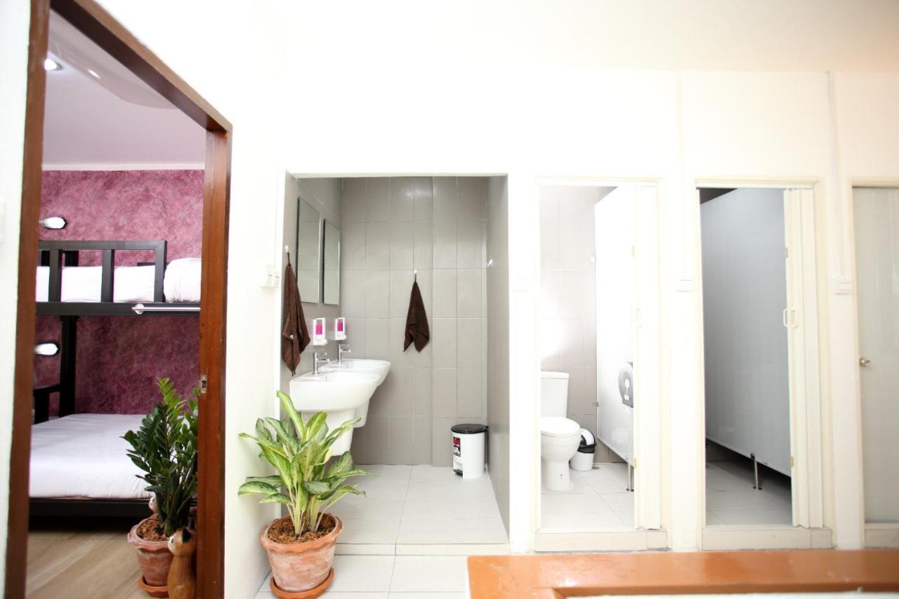 Thai Cat Hostel Bangkok Ngoại thất bức ảnh