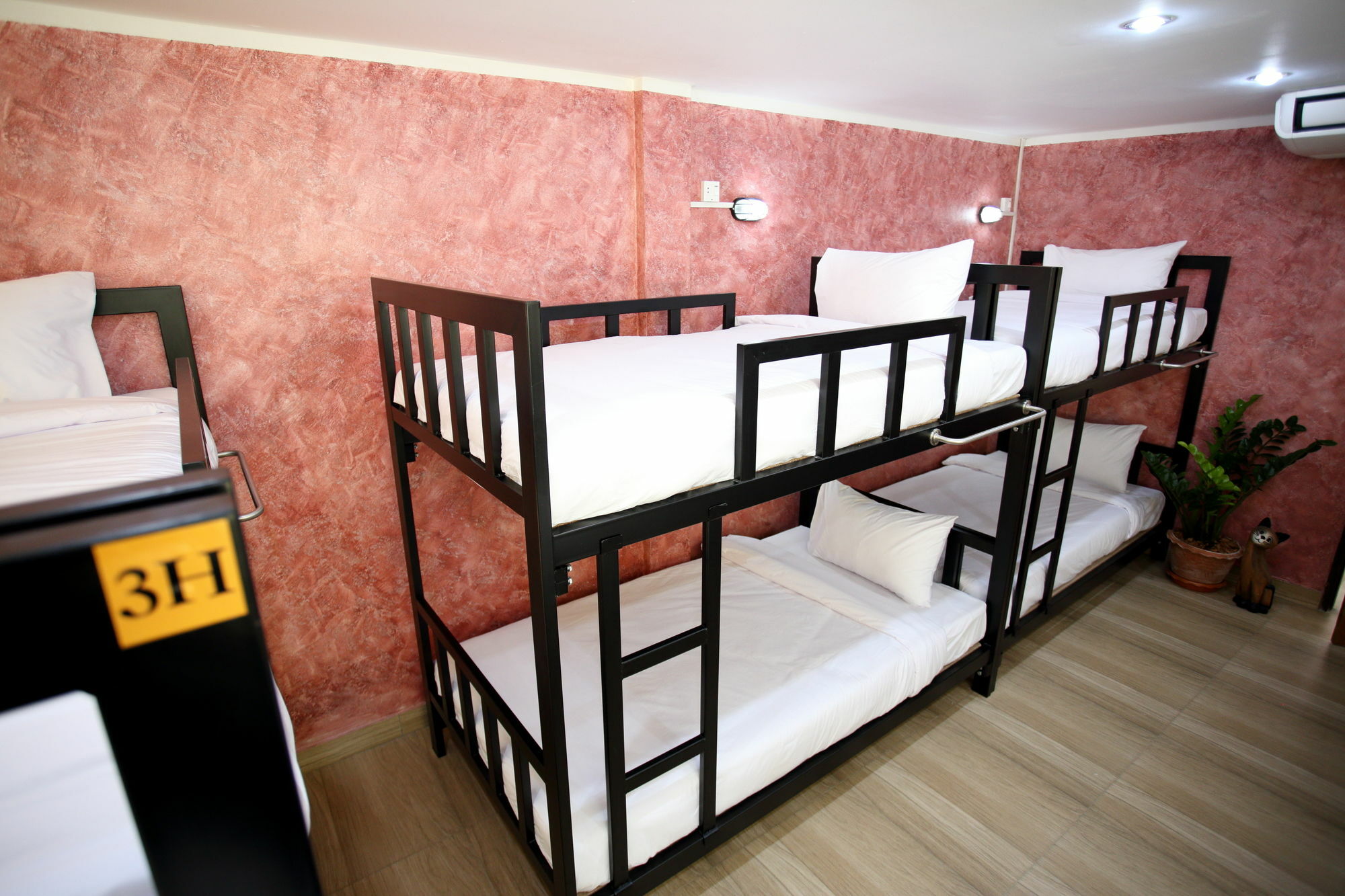 Thai Cat Hostel Bangkok Ngoại thất bức ảnh