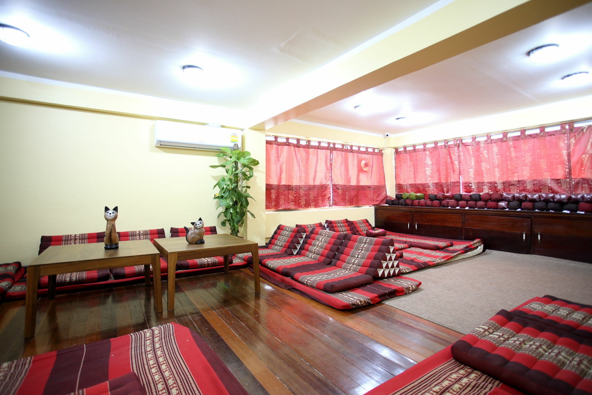 Thai Cat Hostel Bangkok Ngoại thất bức ảnh